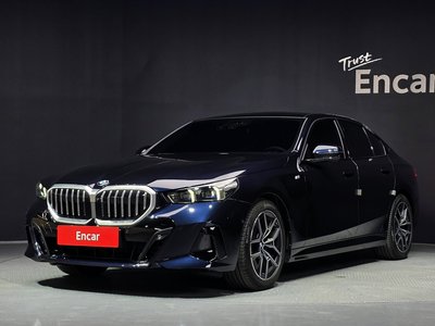 2025 BMW 5 SERIES 照片 1