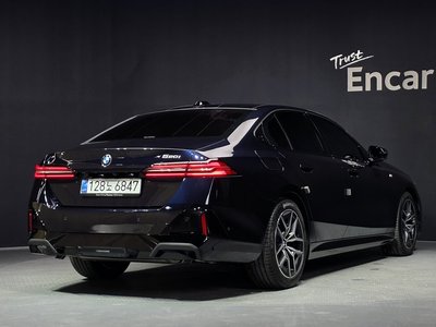 2025 BMW 5 SERIES 照片 4