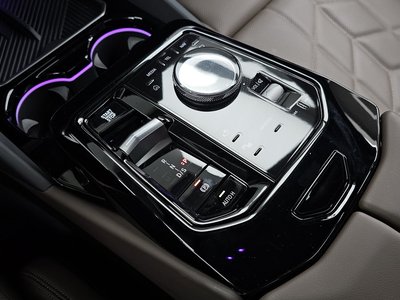 2025 BMW 5 SERIES 照片 9