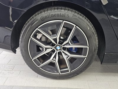 2025 BMW 5 SERIES 照片 6