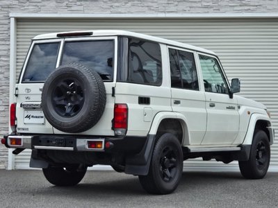 TOYOTA LAND CRUISER 70 - 4