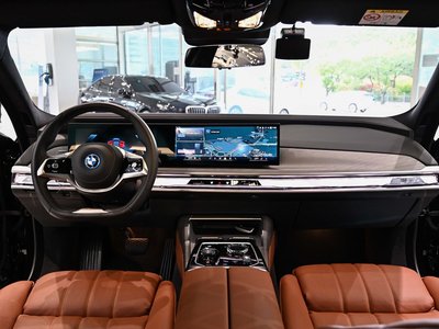 BMW 7 SERIES - 8