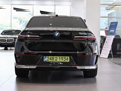 BMW 7 SERIES - 2