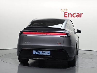 TESLA MODEL Y - 4