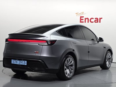 TESLA MODEL Y - 3
