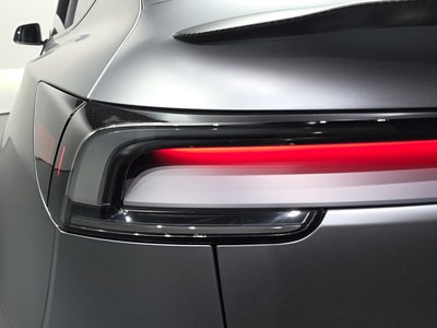 TESLA MODEL Y - 10