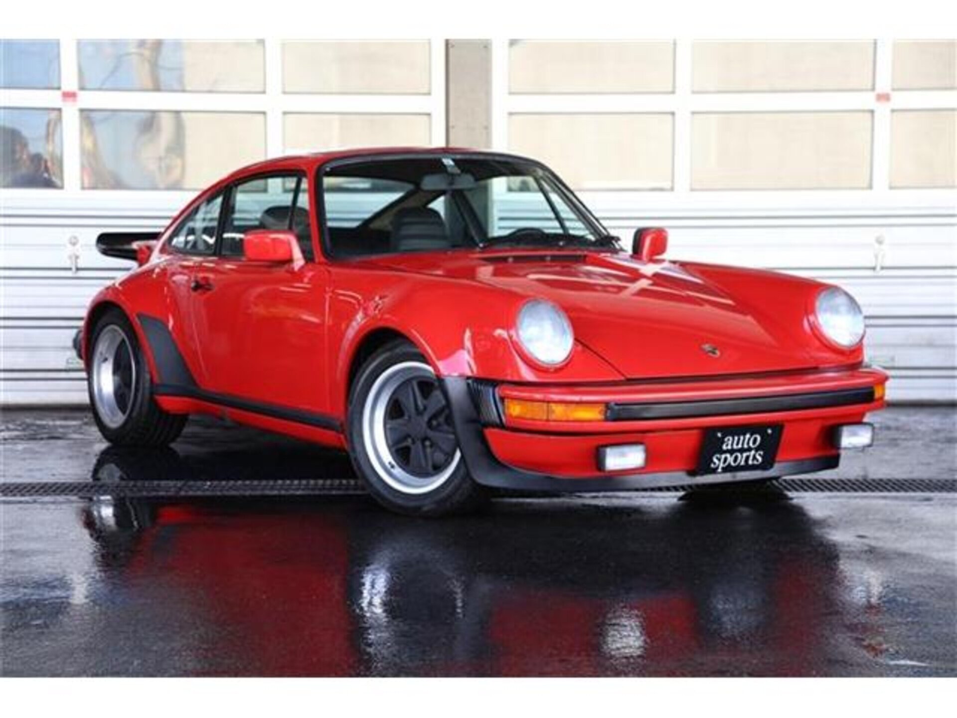 PORSCHE 911 - View 1