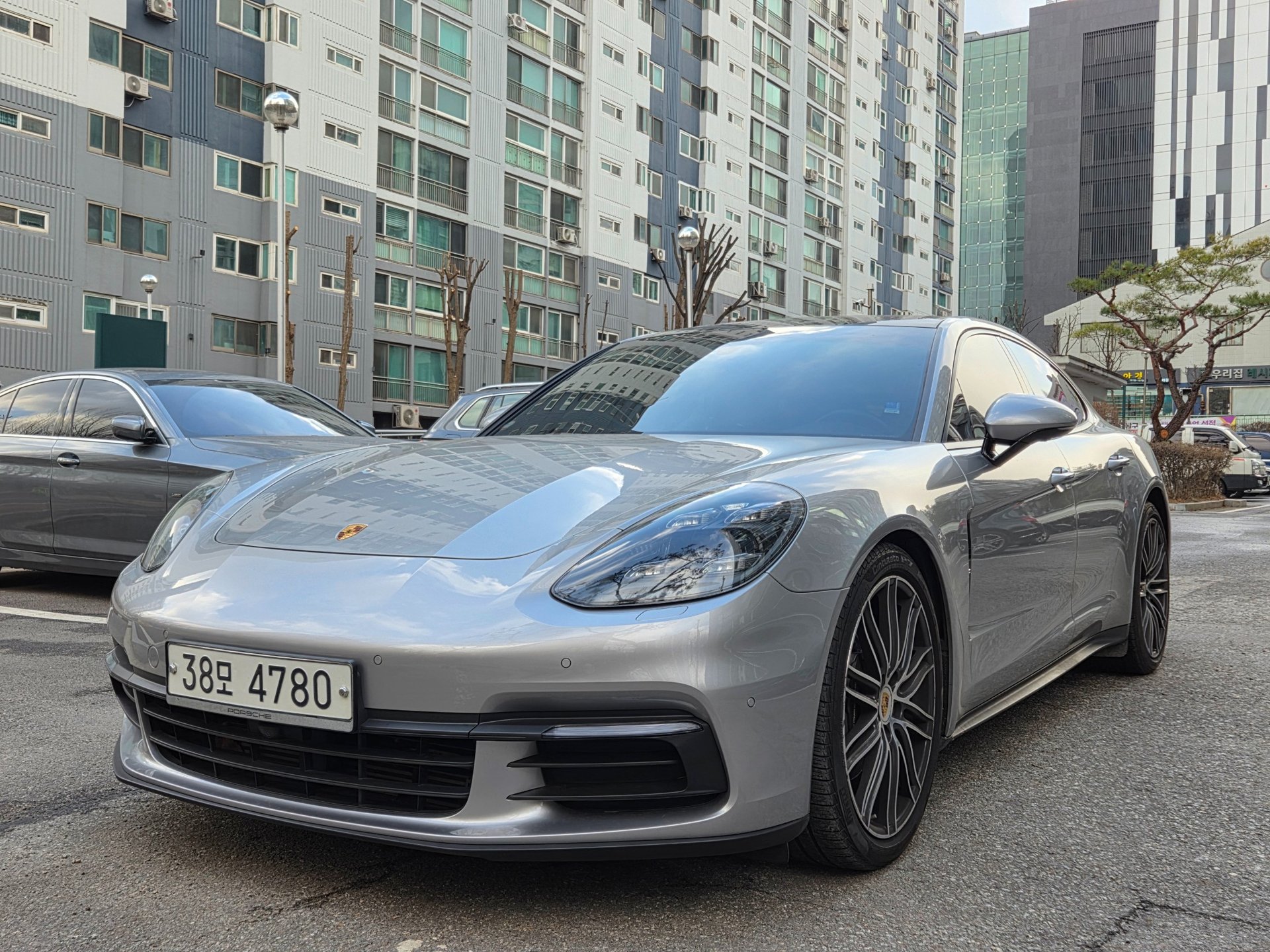 PORSCHE PANAMERA - View 1