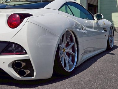 2012 FERRARI CALIFORNIA 30 — миниатюра 21
