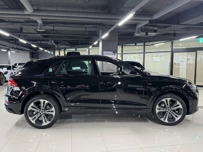 AUDI Q8 - 5