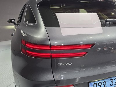 2022 Genesis ELECTRIFIED GV70 photo 10