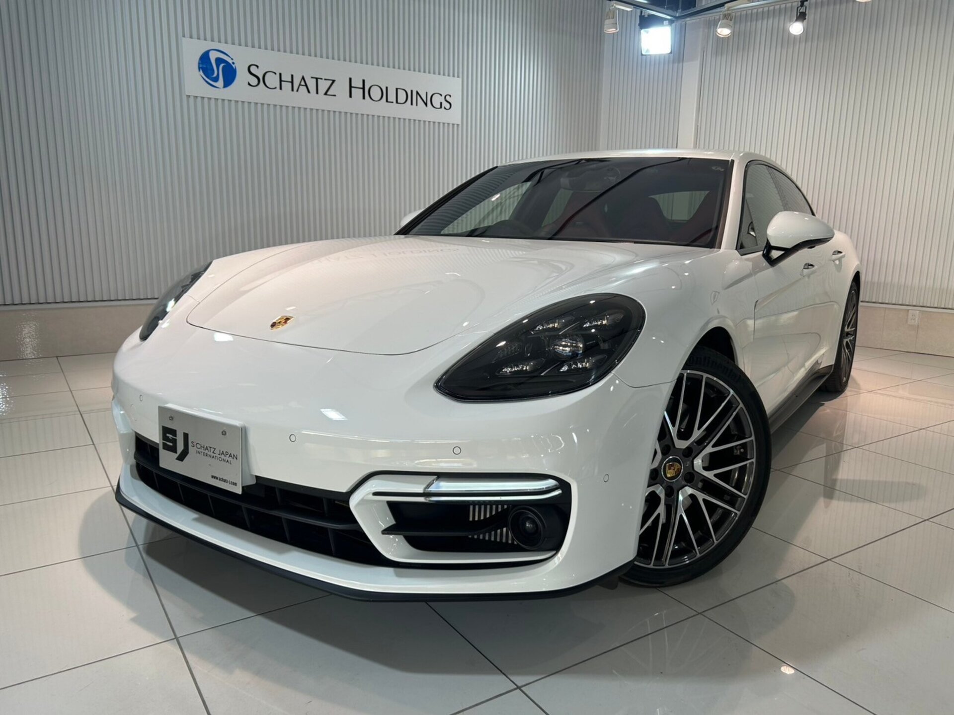 PORSCHE PANAMERA - View 1