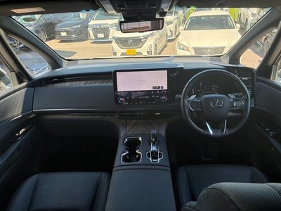 صورة 3 لـ 2024 Lexus LM