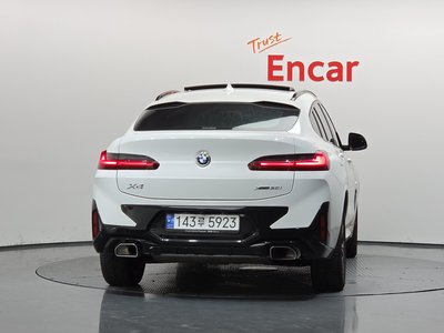 2023 BMW X4 photo 3