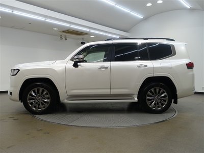 TOYOTA LAND CRUISER 300 - 7