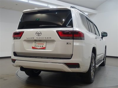 TOYOTA LAND CRUISER 300 - 8