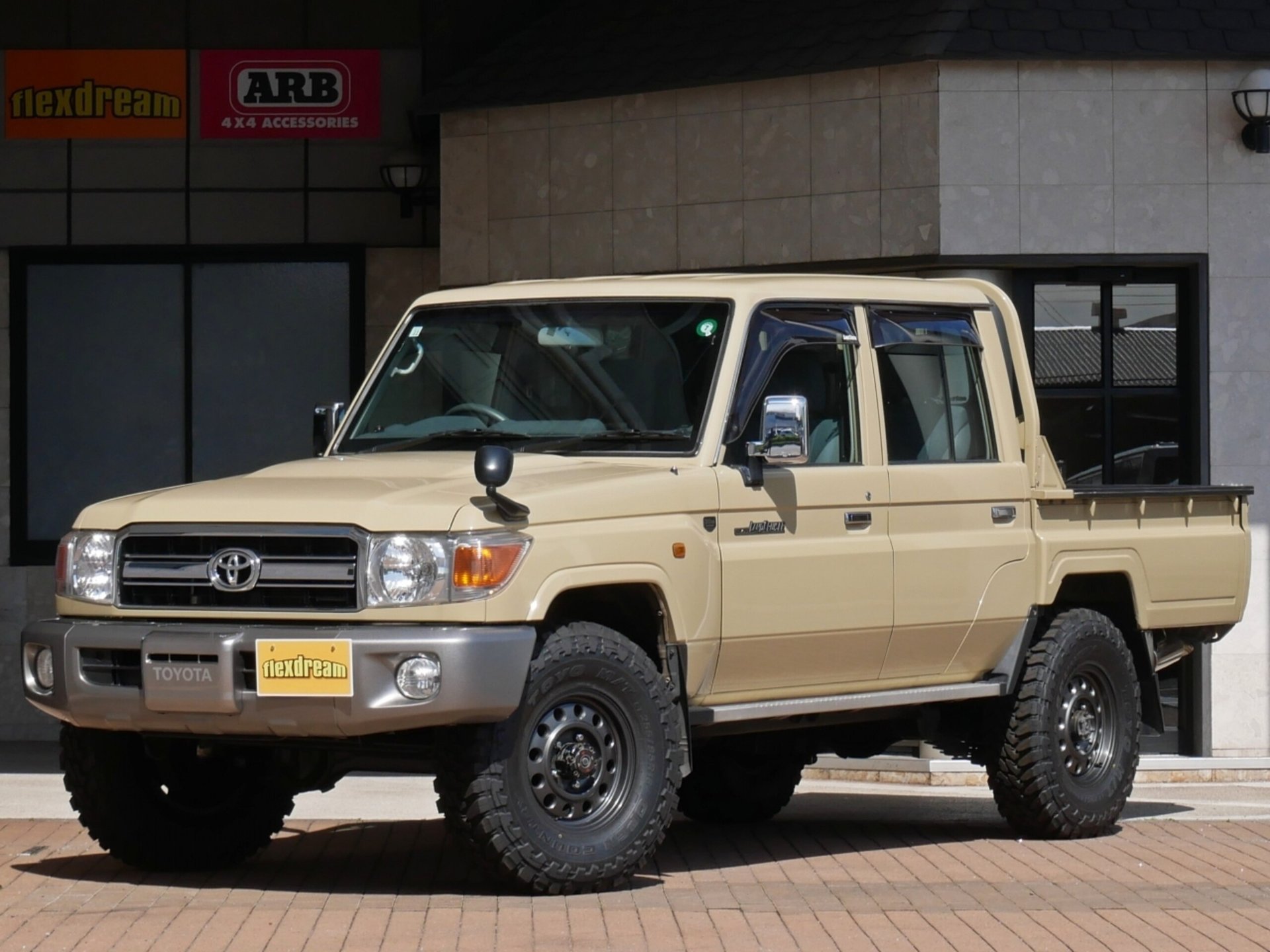 TOYOTA LAND CRUISER 70 PICKUP - View 1