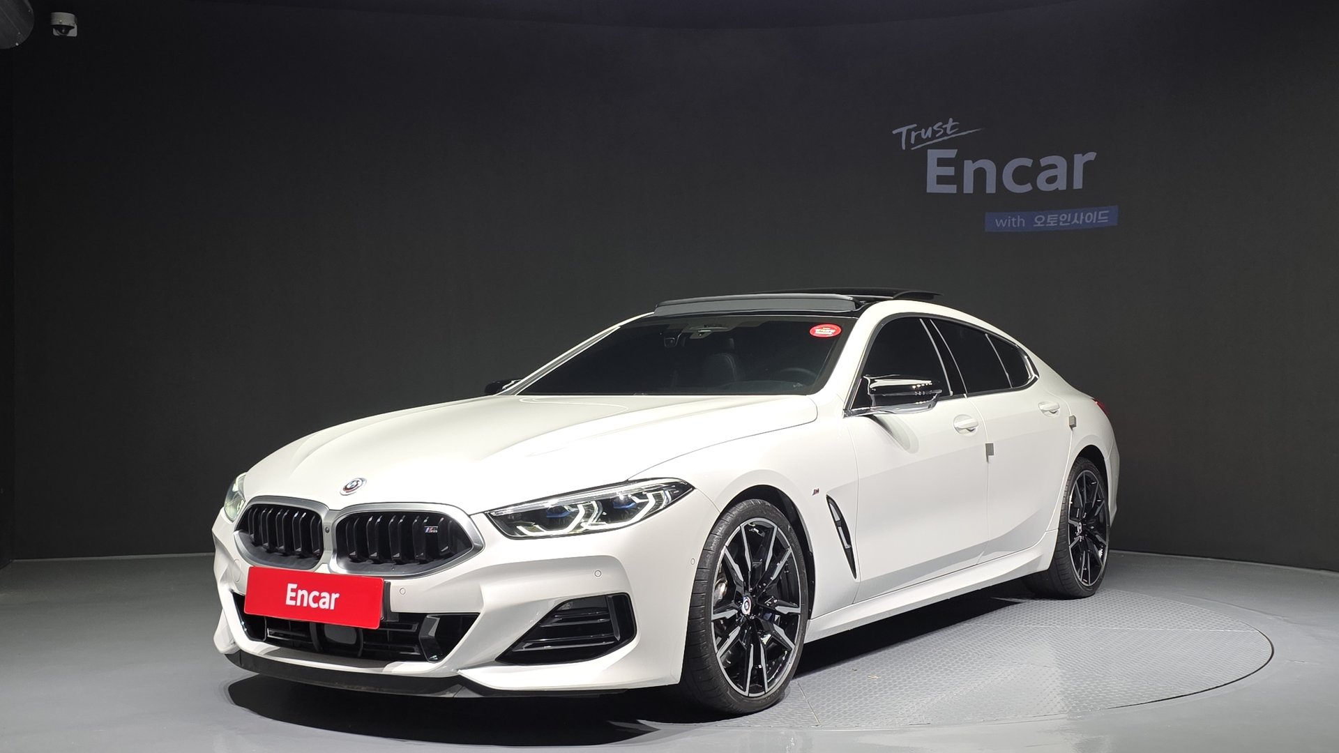 BMW 8 SERIES - View 1