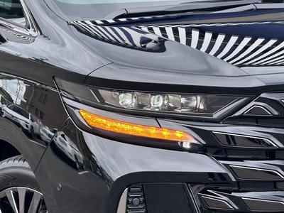 TOYOTA VELLFIRE - 9