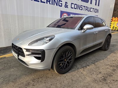 PORSCHE MACAN - 5