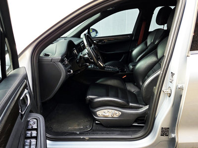 PORSCHE MACAN - 8