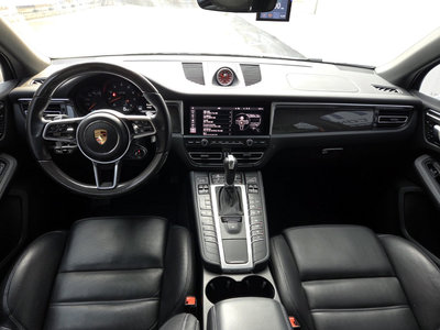 PORSCHE MACAN - 4