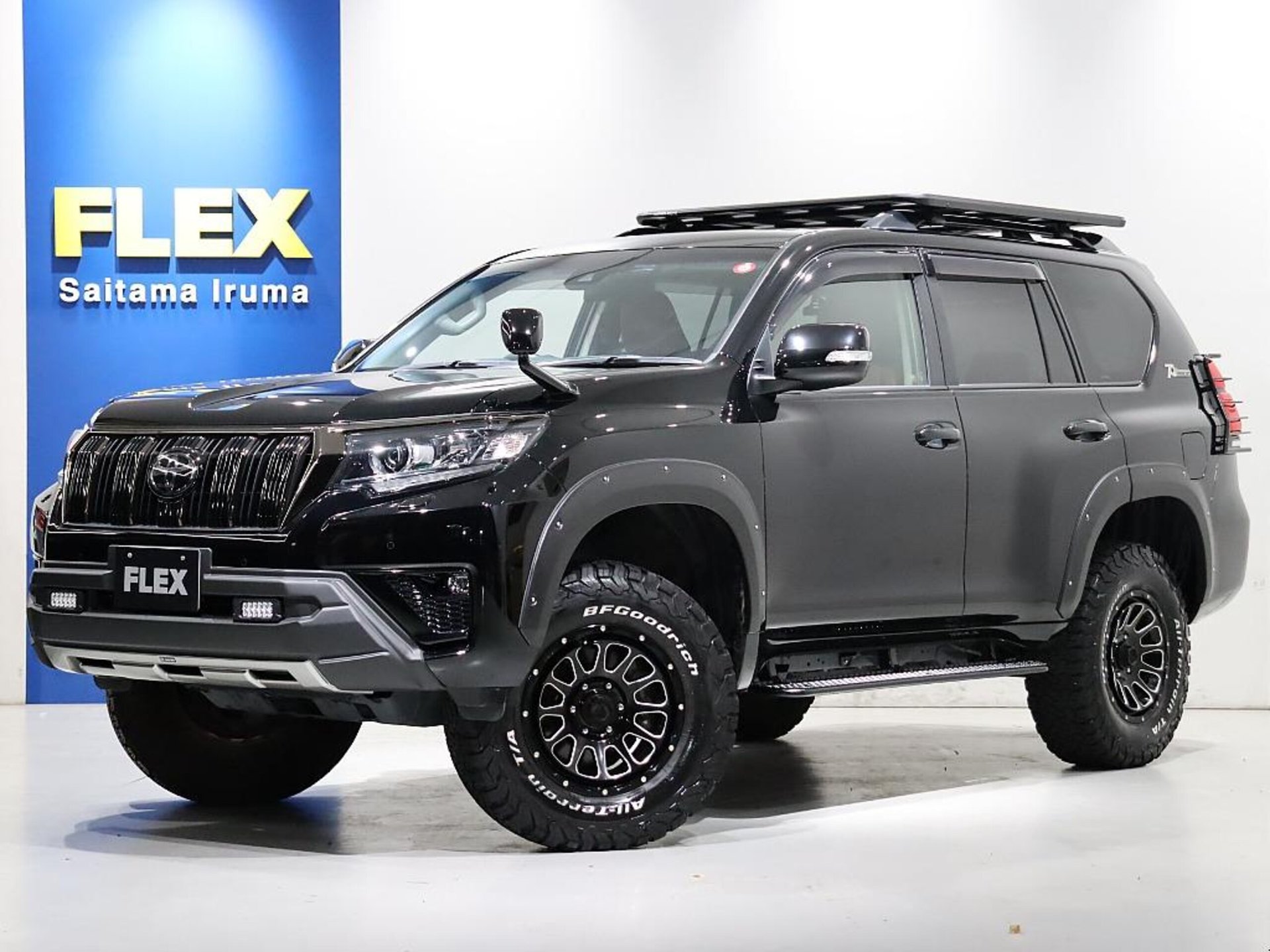 TOYOTA LAND CRUISER PRADO - View 1