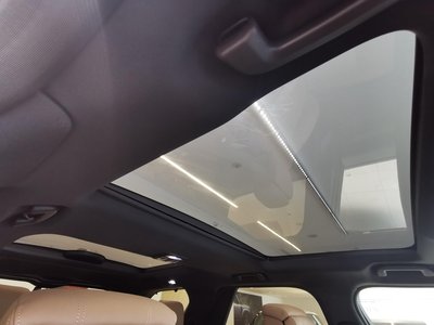 2024 LAND Rover DISCOVERY photo 3