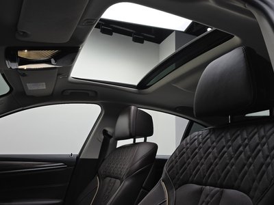 صورة مصغرة 25 لـ 2021 BMW 5 SERIES
