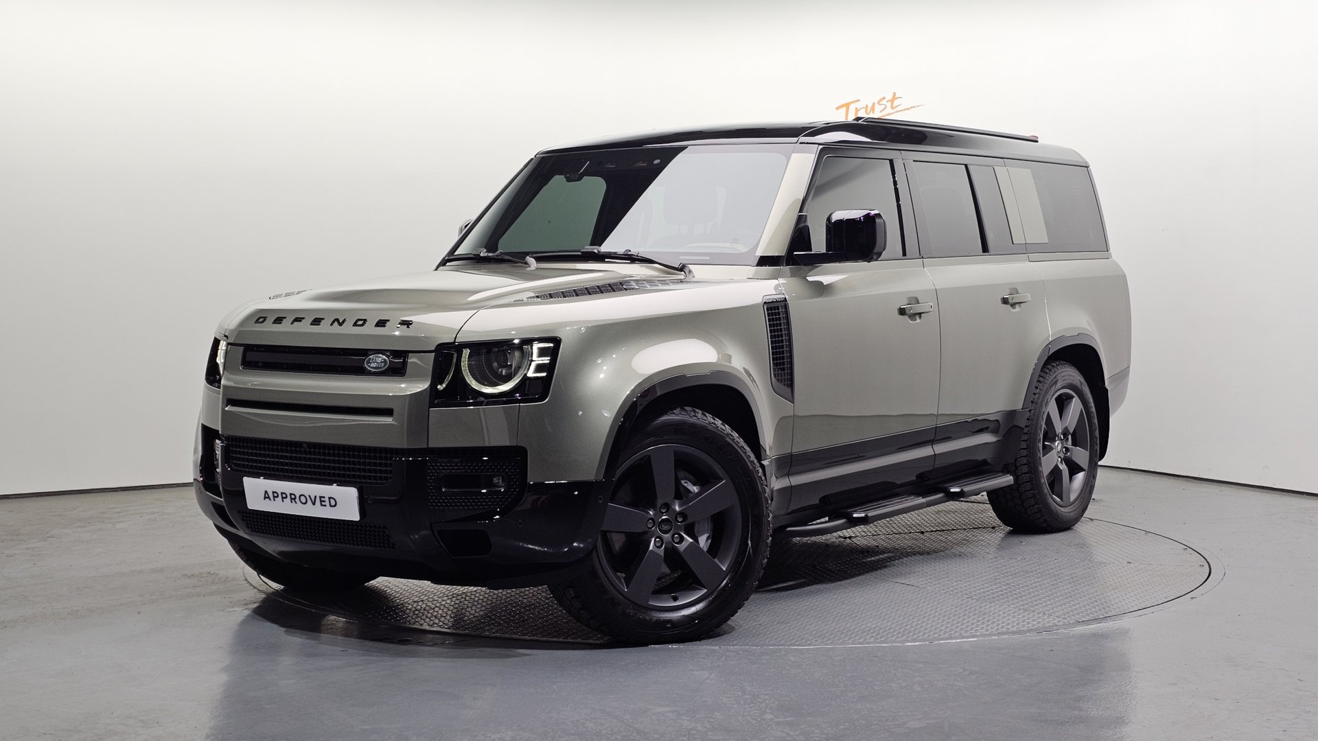 LAND ROVER DEFENDER - View 1