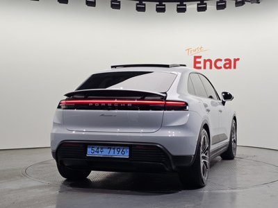 PORSCHE MACAN - 3