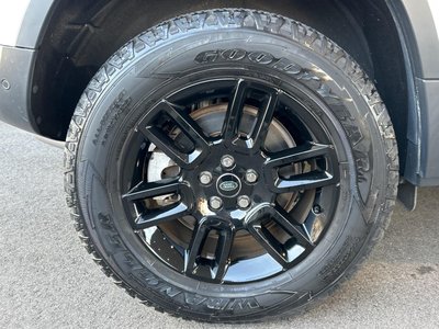 LAND ROVER DEFENDER - 9