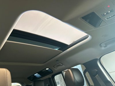 LAND ROVER DEFENDER - 4