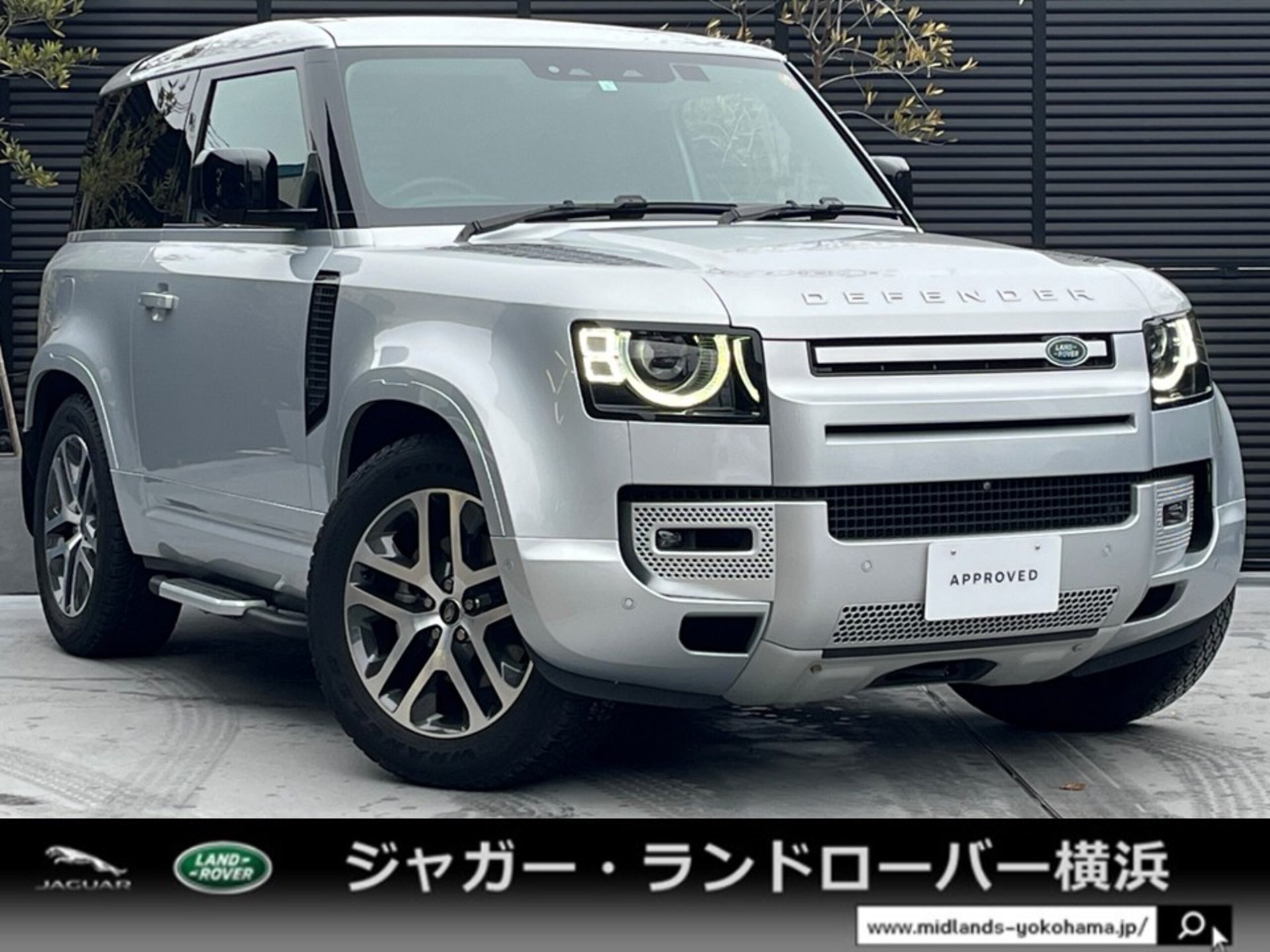 LAND ROVER DEFENDER - View 1