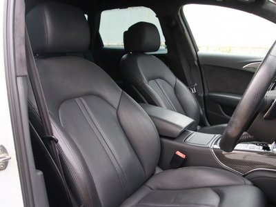 2016 AUDI RS6 AVANT — миниатюра 27