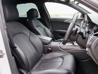 2016 AUDI RS6 AVANT — миниатюра 25