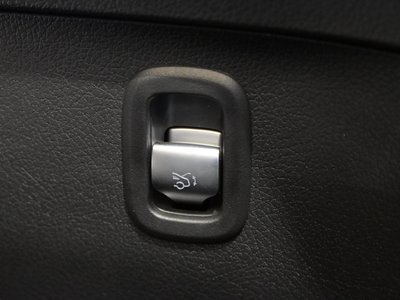 2025 Mercedes-BENZ C-CLASS 缩略图 20