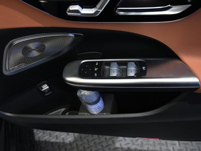 2025 Mercedes-BENZ C-CLASS 缩略图 28