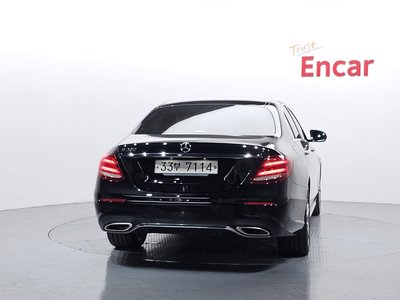 MERCEDES-BENZ E-CLASS - 4