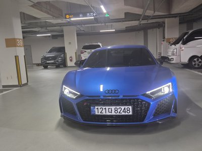 AUDI R8 - 1