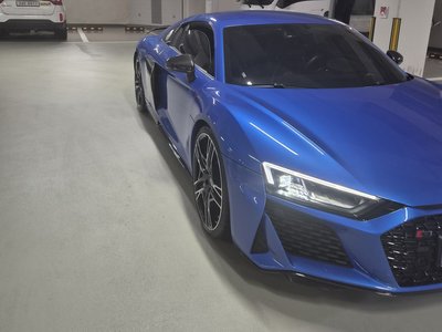 AUDI R8 - 8