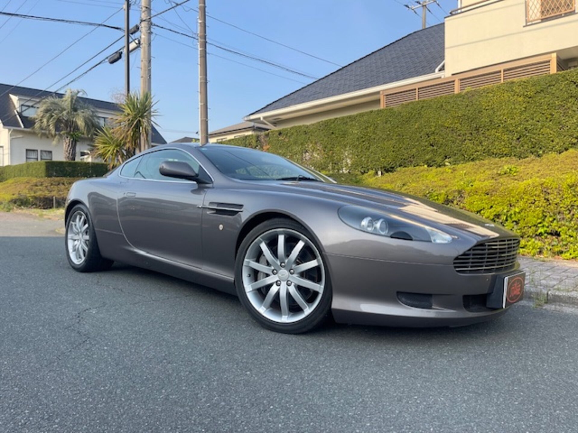 ASTON MARTIN DB9 - View 1