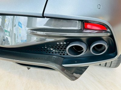2026 Aston Martin DBS SUPERLEGGERA VOLANTE 照片 10