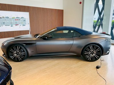 2026 Aston Martin DBS SUPERLEGGERA VOLANTE 照片 8