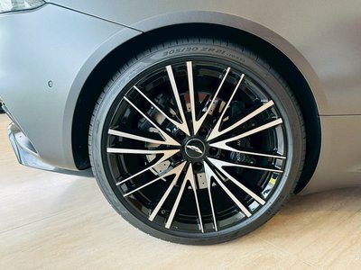 2026 Aston Martin DBS SUPERLEGGERA VOLANTE 照片 12