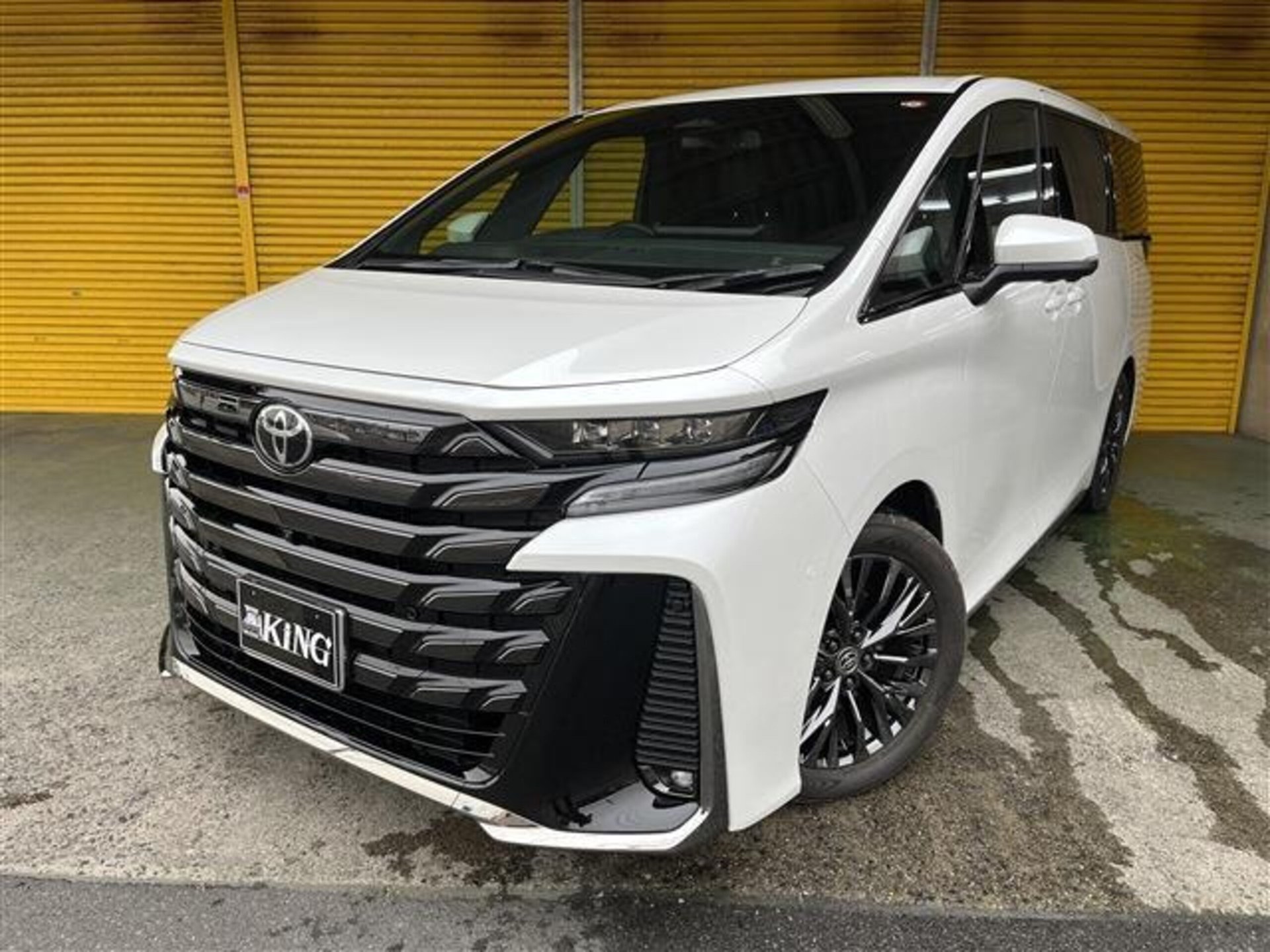 TOYOTA VELLFIRE - View 1