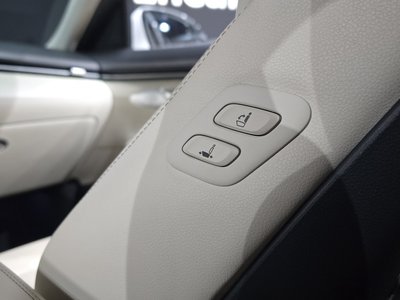 صورة مصغرة 30 لـ 2023 Genesis GV70