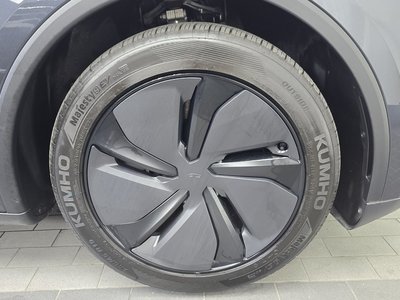 2025 Tesla MODEL Y photo 8