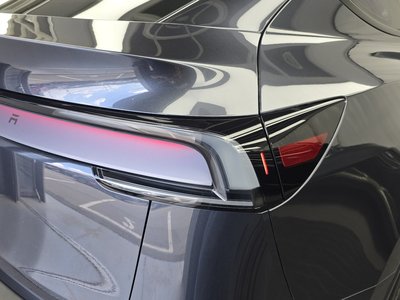 2025 Tesla MODEL Y photo 10