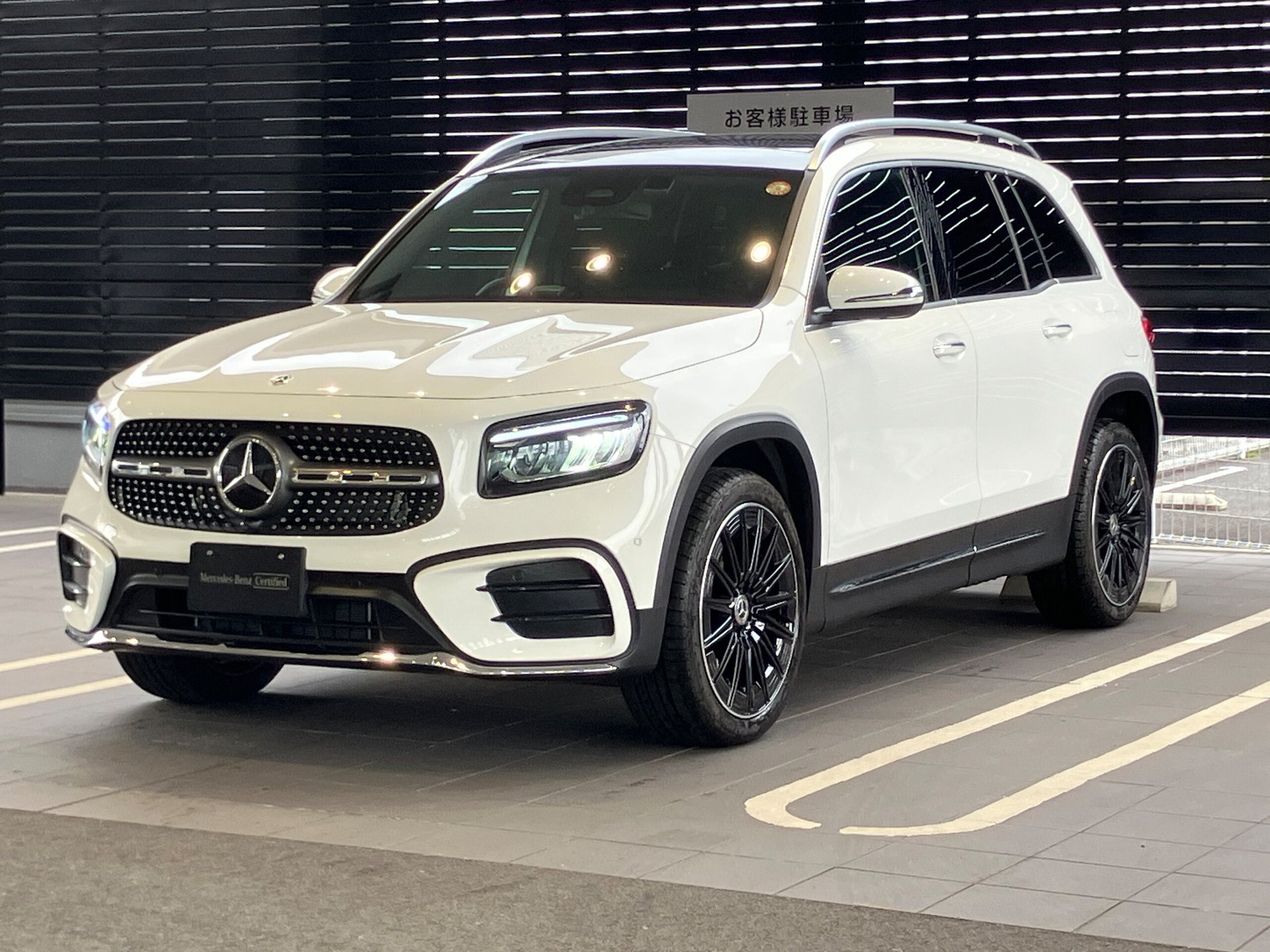 MERCEDES-BENZ GLB - View 1